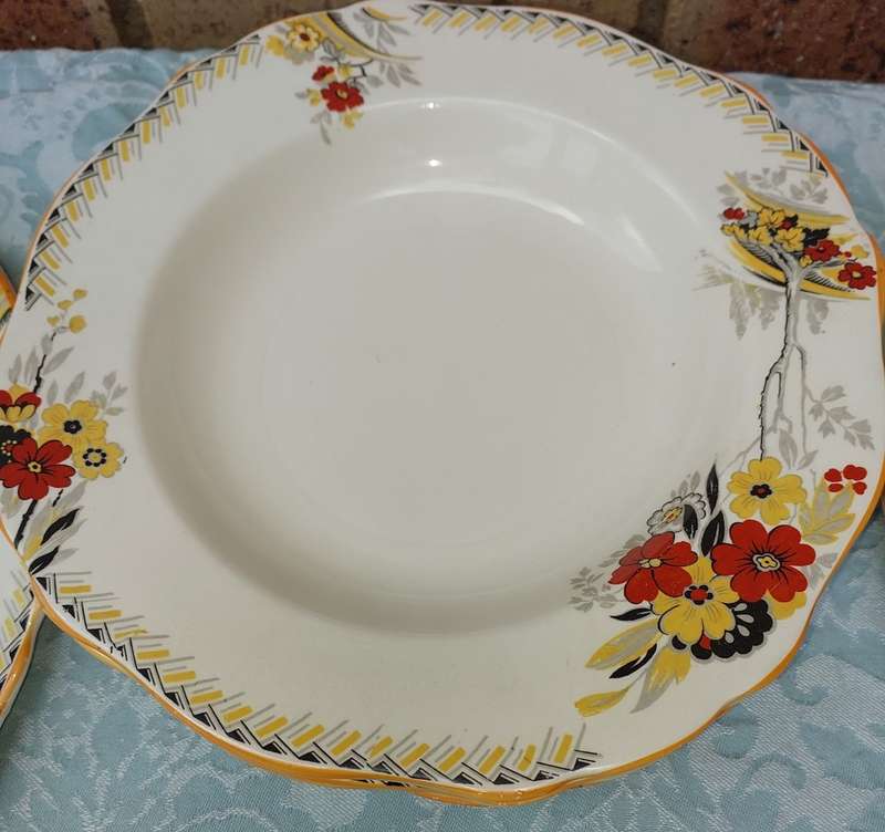 A 23 PIECE DINNER SET BURLEIGH WARE MADE IN ENGLAND