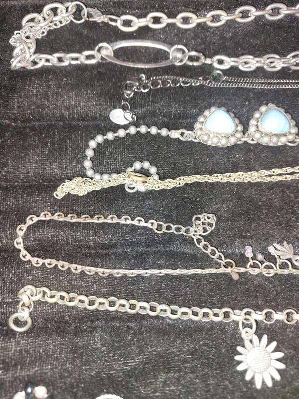 A VINTAGE COLLECTION COSTUME NECKLACES SOLD AS IS