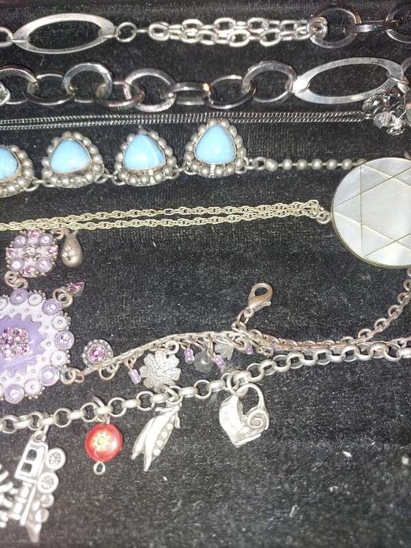 A VINTAGE COLLECTION COSTUME NECKLACES SOLD AS IS