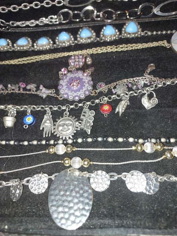 A VINTAGE COLLECTION COSTUME NECKLACES SOLD AS IS