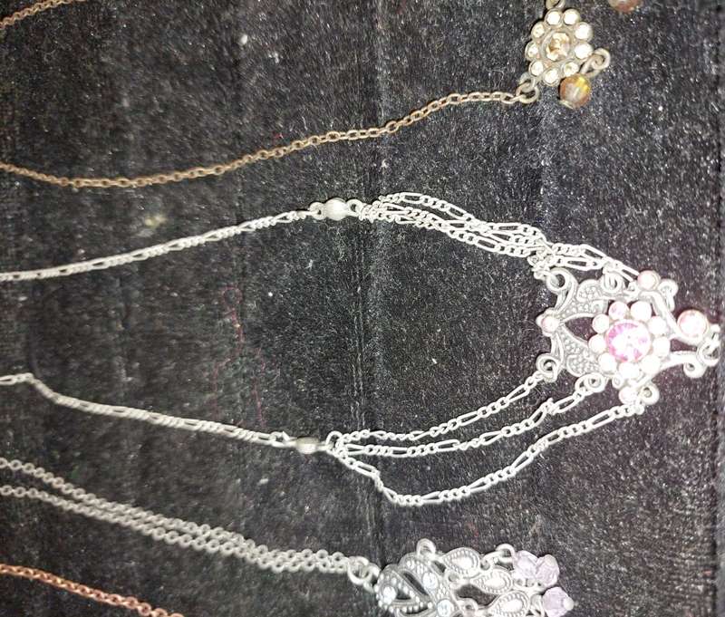 A COLLECTION OF VINTAGE CLASSY ART DECOR COSTUME NECKLACES