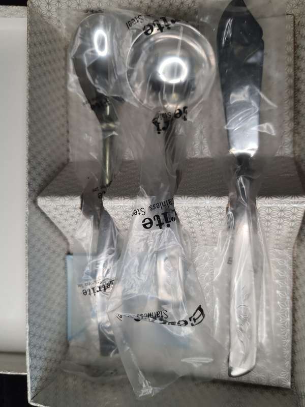 A BACHELORS EETRITE CUTTLERY SET