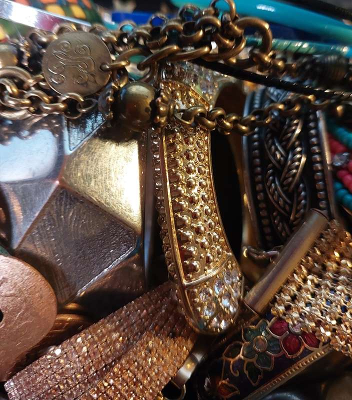 A BULK COLLECTION OF VINTAGE AND FASHION COSTUME BRACELETS AND BANGLES