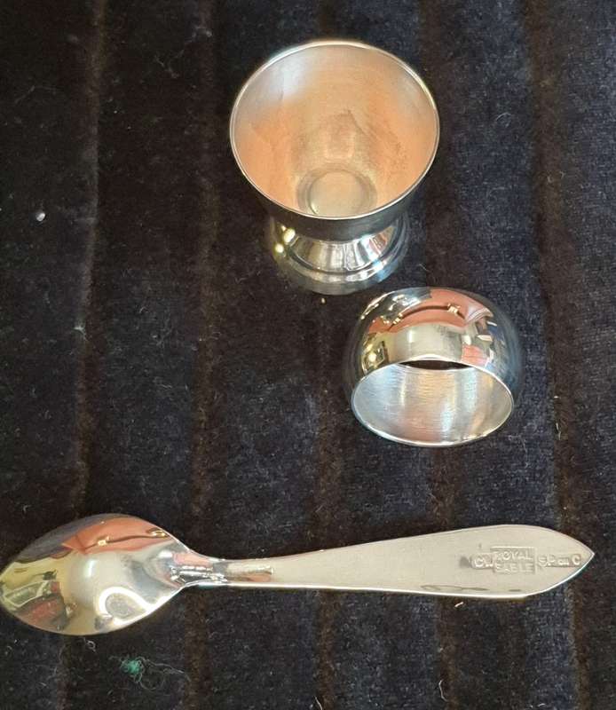A SILVER PLATED SINGLE EGGCUP, NAPKIN RING AND A SPOON