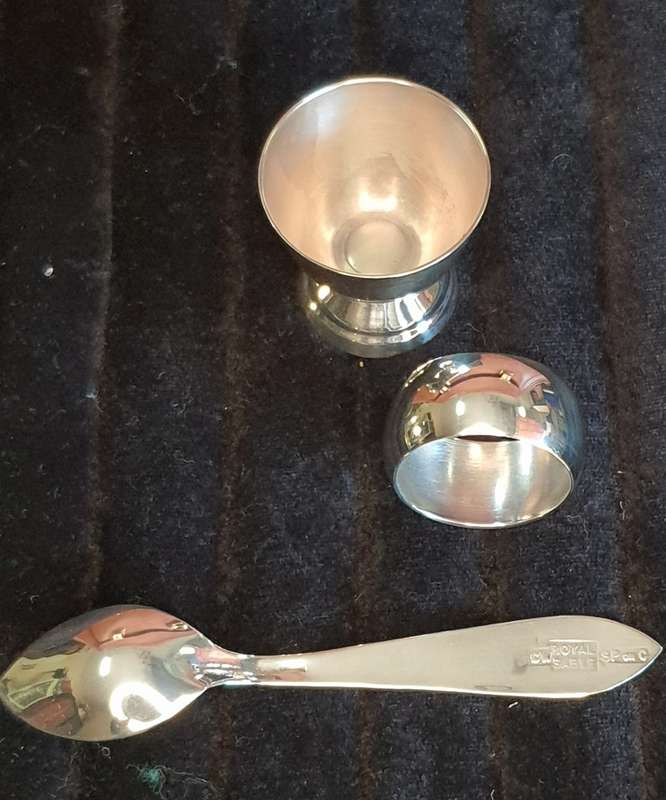 A SILVER PLATED SINGLE EGGCUP, NAPKIN RING AND A SPOON
