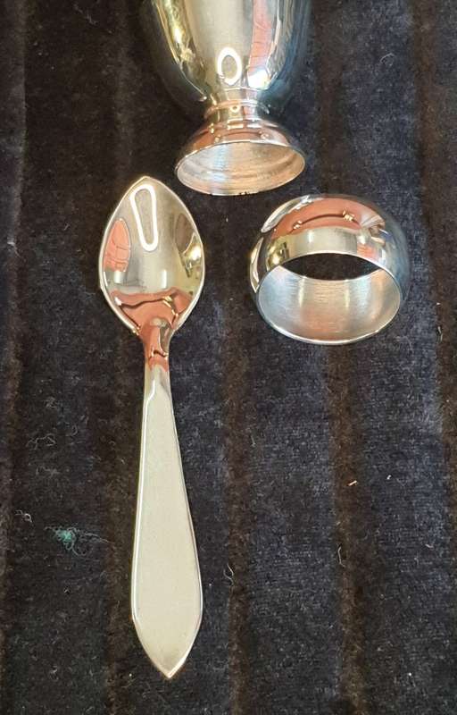 A SILVER PLATED SINGLE EGGCUP, NAPKIN RING AND A SPOON