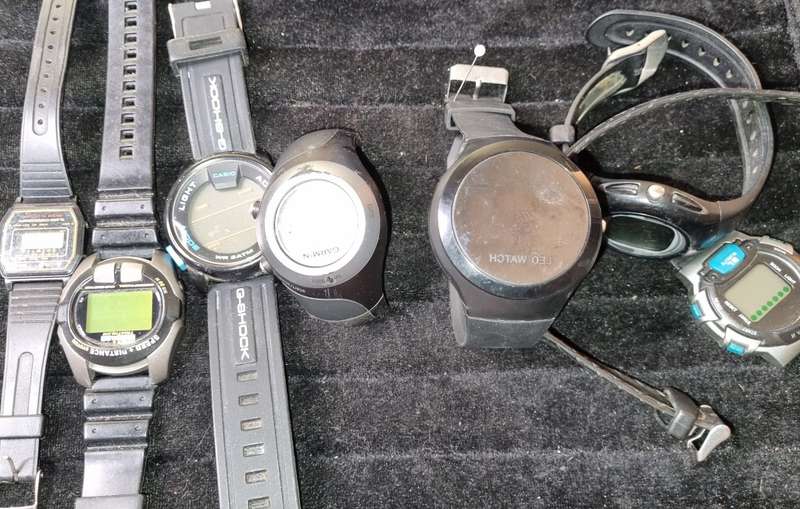 A COLLECTION OF VINTAGE SPORTS WATCHES
