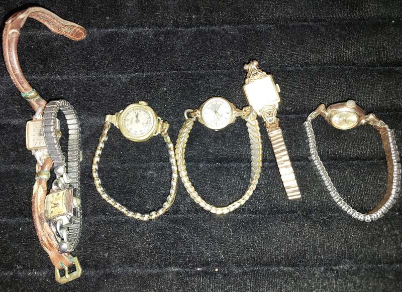 A HIGHLY COLLECTABLE ANTIQUE COLLECTION WOMANS WATCHES