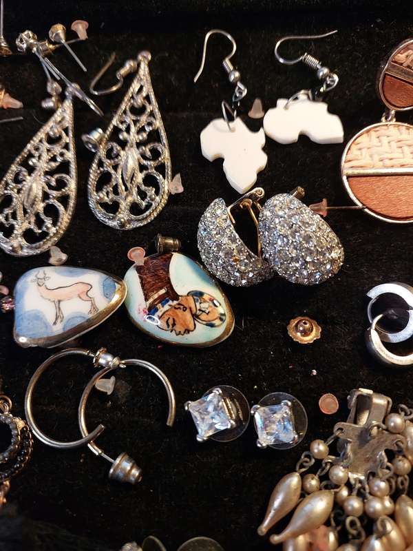 Jewelry sold in bulk discount