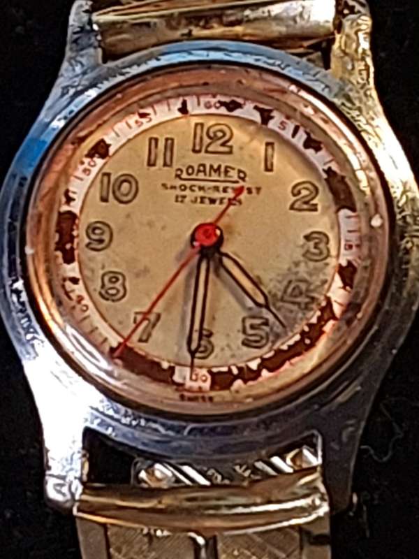 AN ANTIQUE ROAMER MILITARY WATCH BREVETE SWISS MADE 17 JEWELS