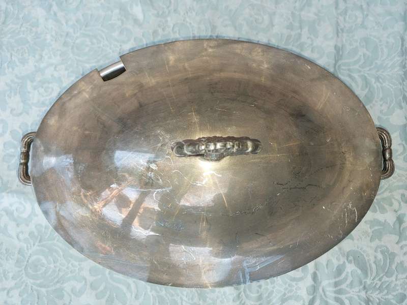 A vintage Victorian-style oval taurine silver plated