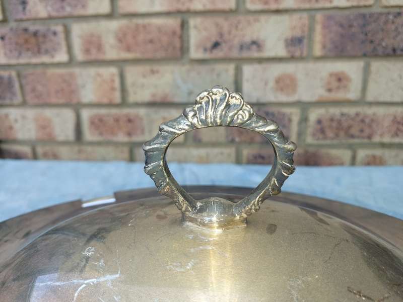 A vintage Victorian-style oval taurine silver plated