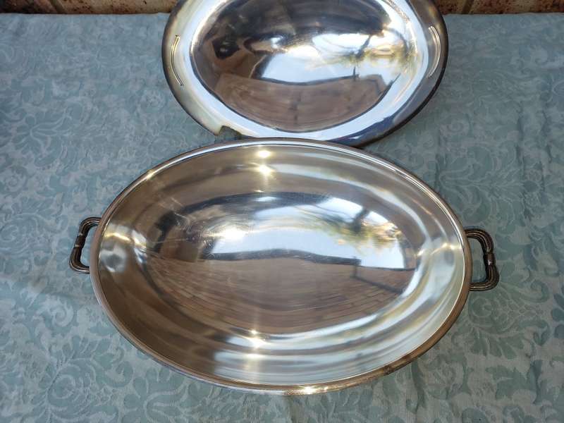 A vintage Victorian-style oval taurine silver plated