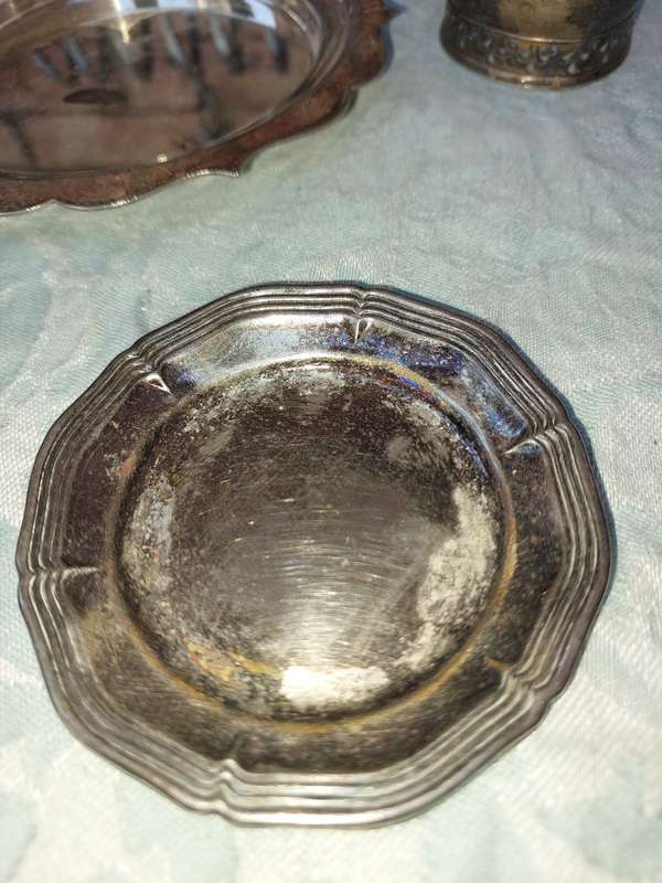 A MIXED COLLECTION OF VINTAGE UTENSILS KITCHENALIA SOLD AS IS