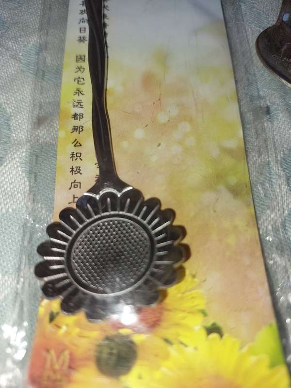 A COLLECTION OF VINTAGE CUTLERY SOLD AS IS