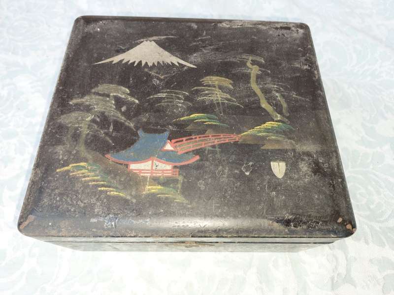 A JEWELRY BOX WITH A JAPANESE GARDEN THEME PERSPEX