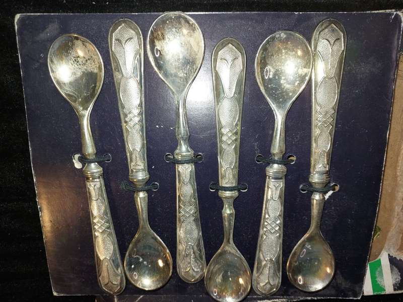 AN ORIGINAL VINTAGE  TIVOLI ITALIAN SET OF TEASPOONS
