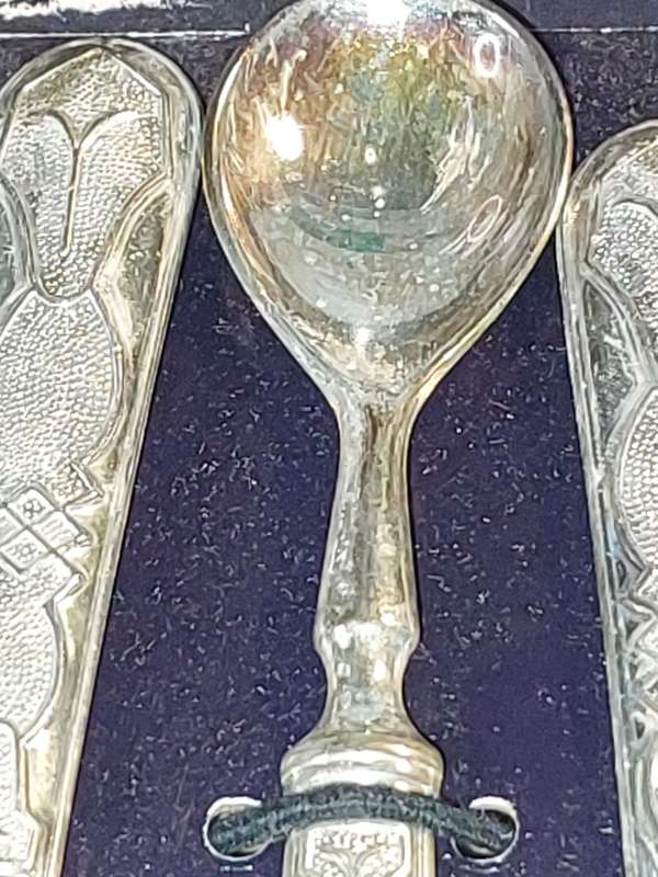 AN ORIGINAL VINTAGE  TIVOLI ITALIAN SET OF TEASPOONS