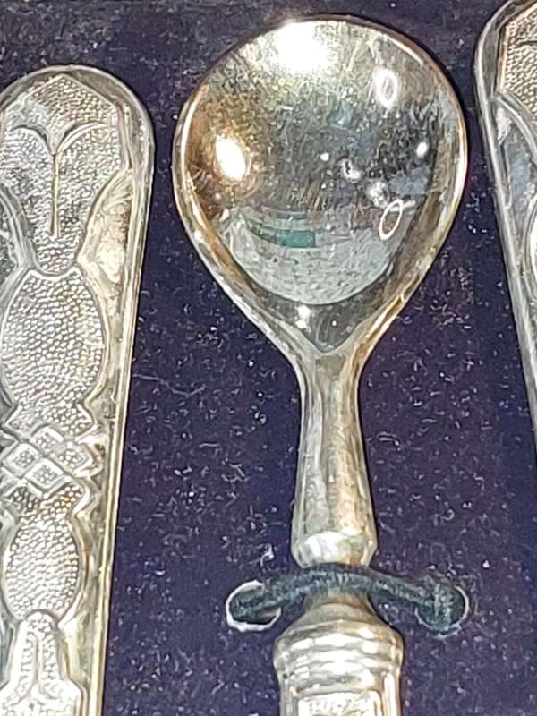 AN ORIGINAL VINTAGE  TIVOLI ITALIAN SET OF TEASPOONS