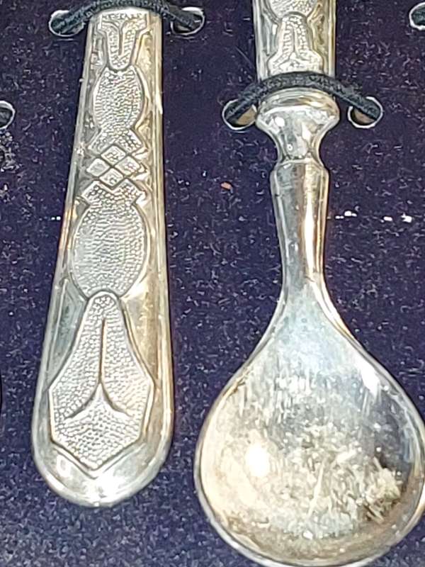 AN ORIGINAL VINTAGE  TIVOLI ITALIAN SET OF TEASPOONS
