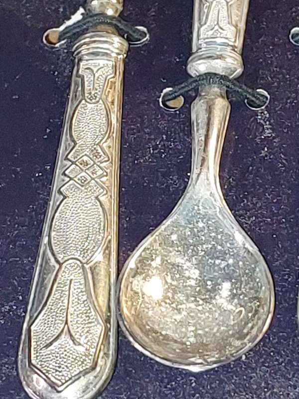 AN ORIGINAL VINTAGE  TIVOLI ITALIAN SET OF TEASPOONS