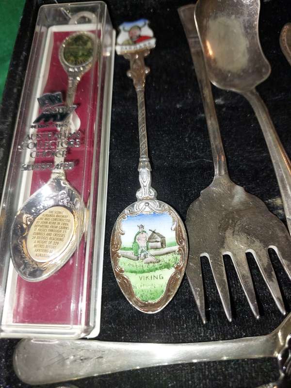A COLLECTION OF 28 MEMORABILIA SPOONS