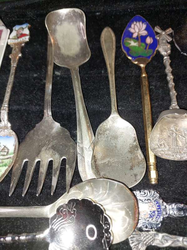 A COLLECTION OF 28 MEMORABILIA SPOONS