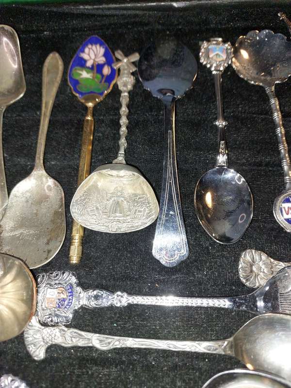 A COLLECTION OF 28 MEMORABILIA SPOONS
