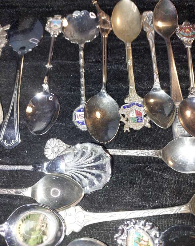 A COLLECTION OF 28 MEMORABILIA SPOONS