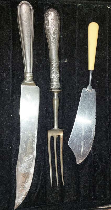 A COLLECTION OF ANTIQUE CUTLERY