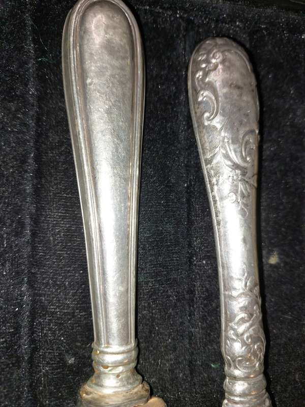 A COLLECTION OF ANTIQUE CUTLERY