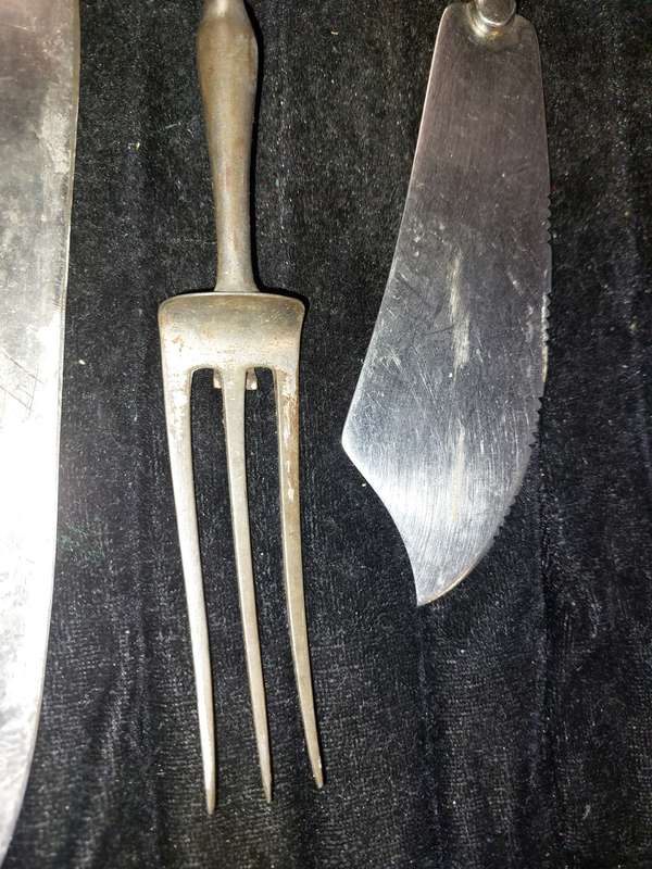 A COLLECTION OF ANTIQUE CUTLERY