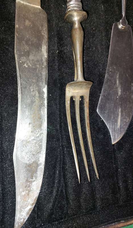 A COLLECTION OF ANTIQUE CUTLERY