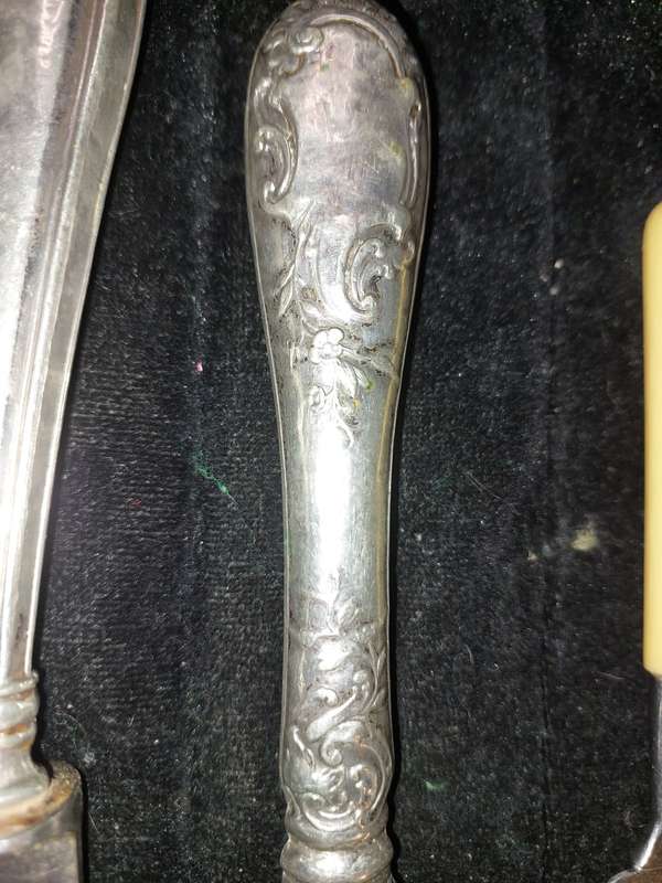 A COLLECTION OF ANTIQUE CUTLERY
