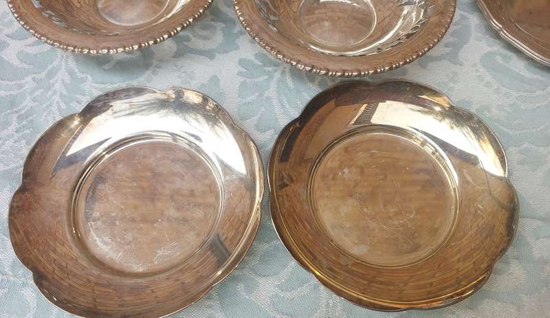 A VINTAGE AND ANTIQUE COLLECTION UTENSILS