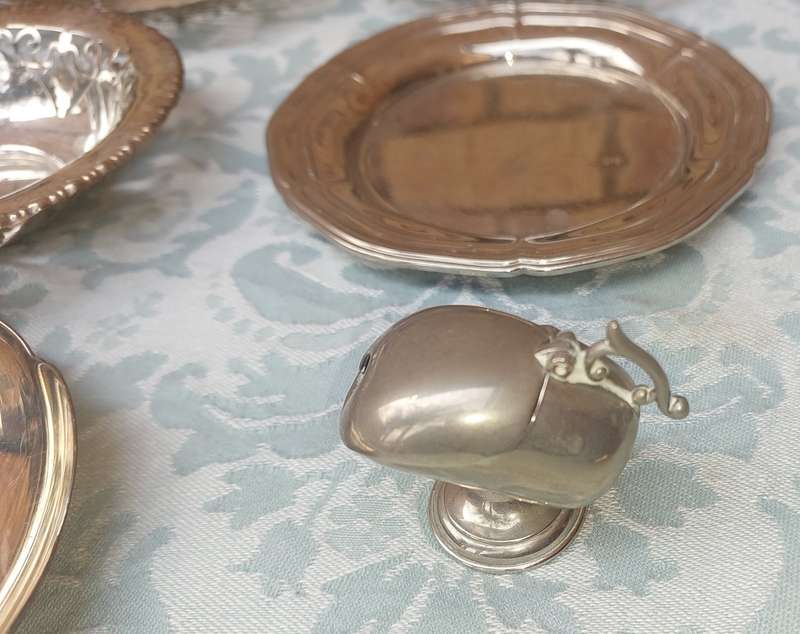 A VINTAGE AND ANTIQUE COLLECTION UTENSILS