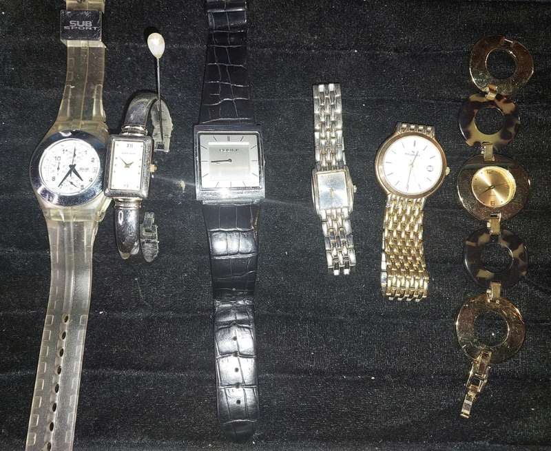 A VINTAGE COLLECTION LADYS DRESS WATCHES SOLD AS IS NOT TESTED