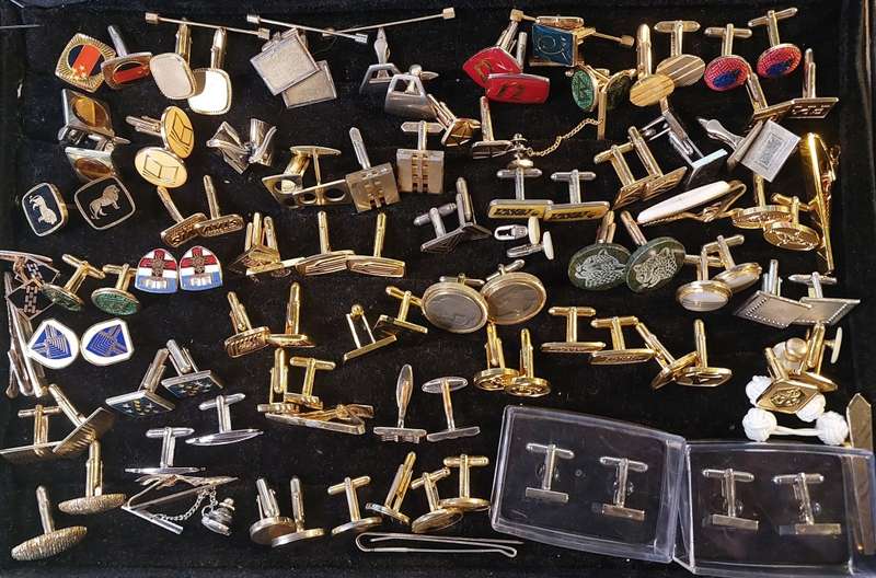 A MASSIVE COLLECTION JOB LOT GENTLEMEN`S CUFFLINKS SOLD AS IS