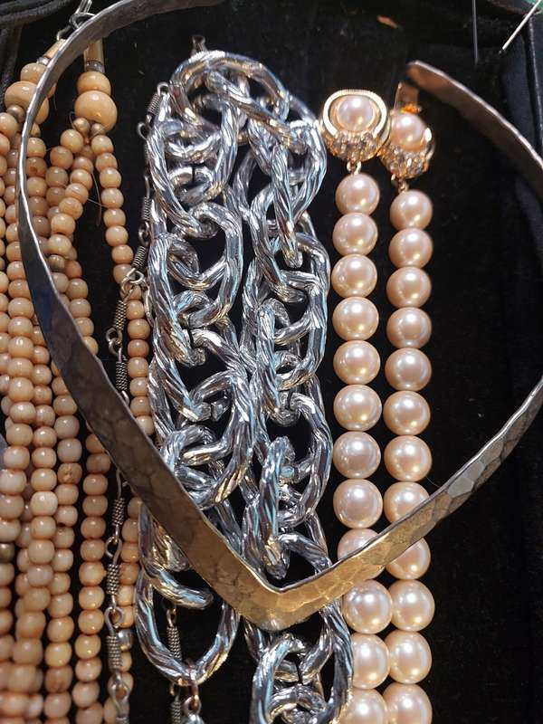 A VINTAGE COLLECTION DESIGNER COSTUME NECKLACES