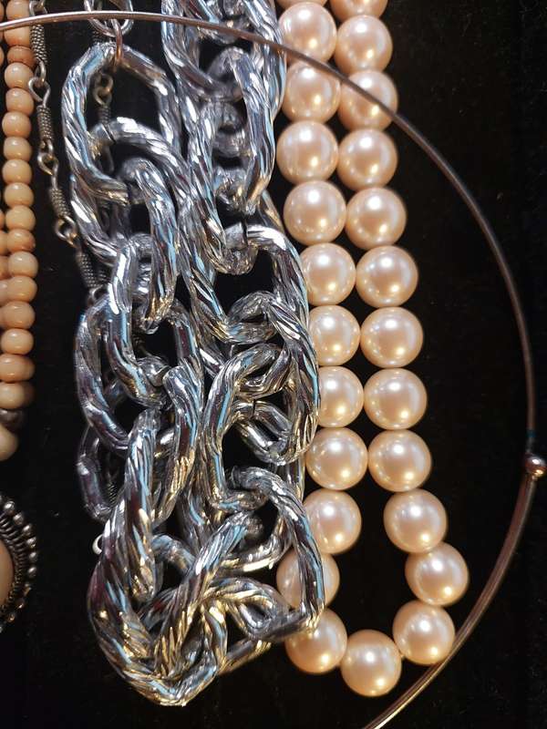 A VINTAGE COLLECTION DESIGNER COSTUME NECKLACES