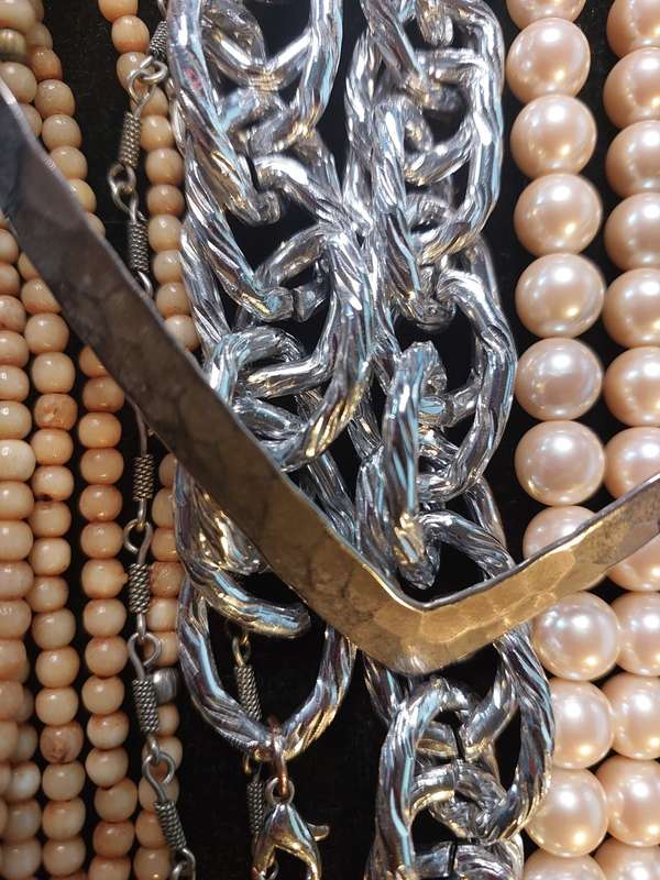 A VINTAGE COLLECTION DESIGNER COSTUME NECKLACES