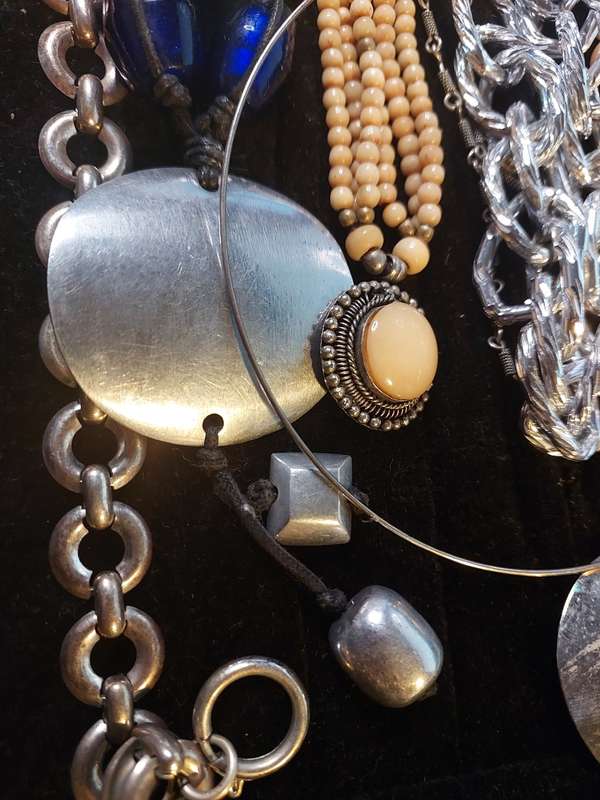A VINTAGE COLLECTION DESIGNER COSTUME NECKLACES