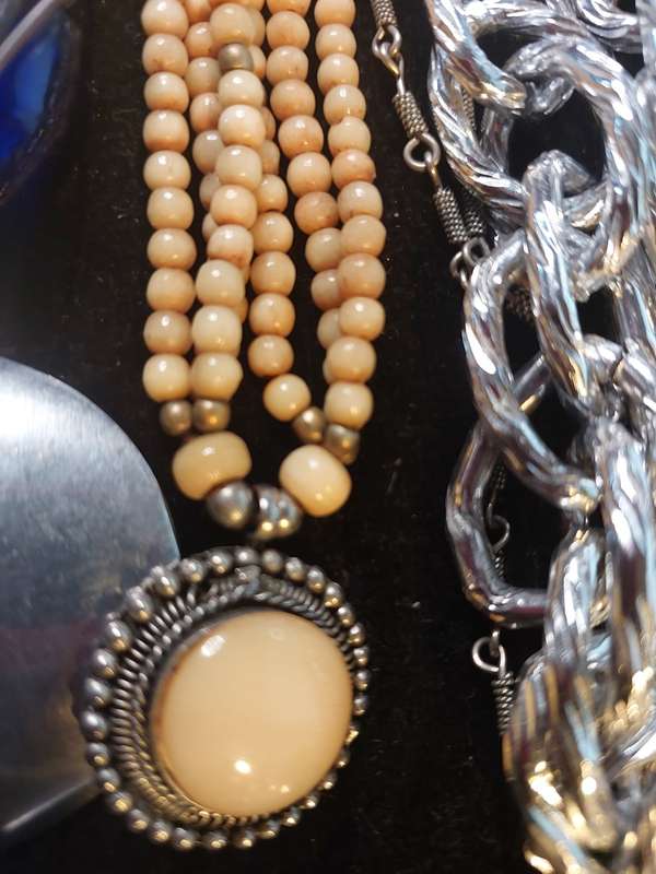 A VINTAGE COLLECTION DESIGNER COSTUME NECKLACES
