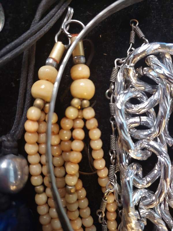 A VINTAGE COLLECTION DESIGNER COSTUME NECKLACES