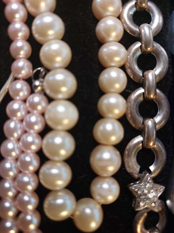 A VINTAGE COLLECTION DESIGNER COSTUME NECKLACES