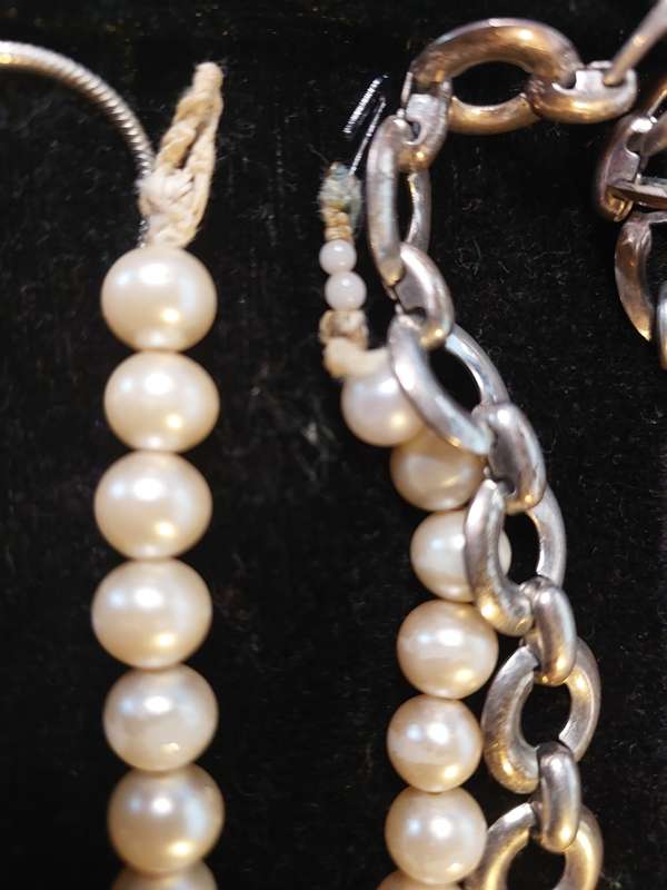 A VINTAGE COLLECTION DESIGNER COSTUME NECKLACES