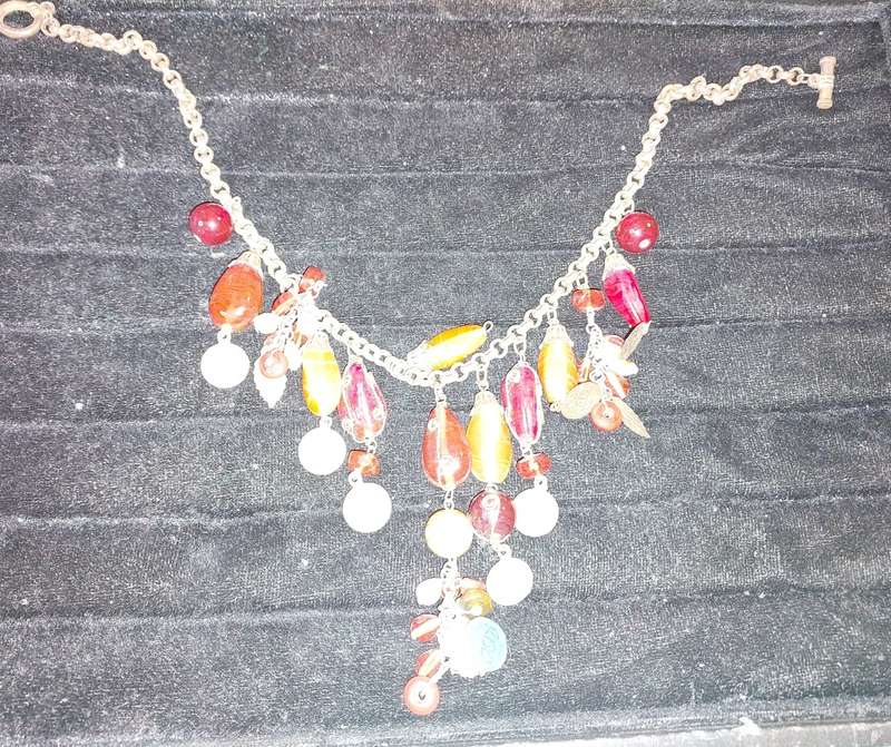 A VINTAGE COLLECTION JOB LOT COSTUME NECKLACES SOLD AS IS