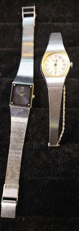 TWO VINTAGE WOMANS SEIKO QUARTZ WATCHES