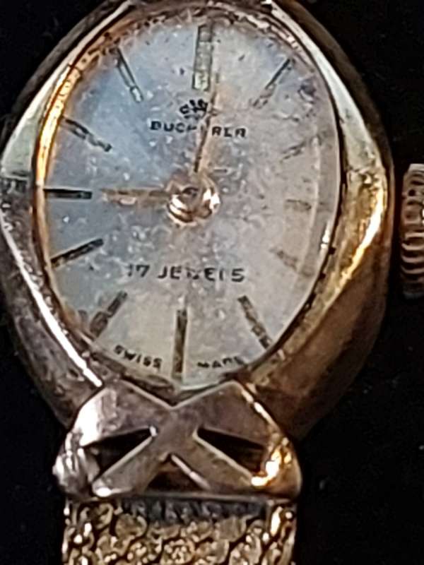 AN ANTIQUE WOMANS BUCKERER WRIST WATCH