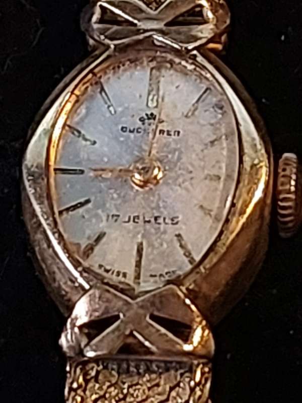 AN ANTIQUE WOMANS BUCKERER WRIST WATCH